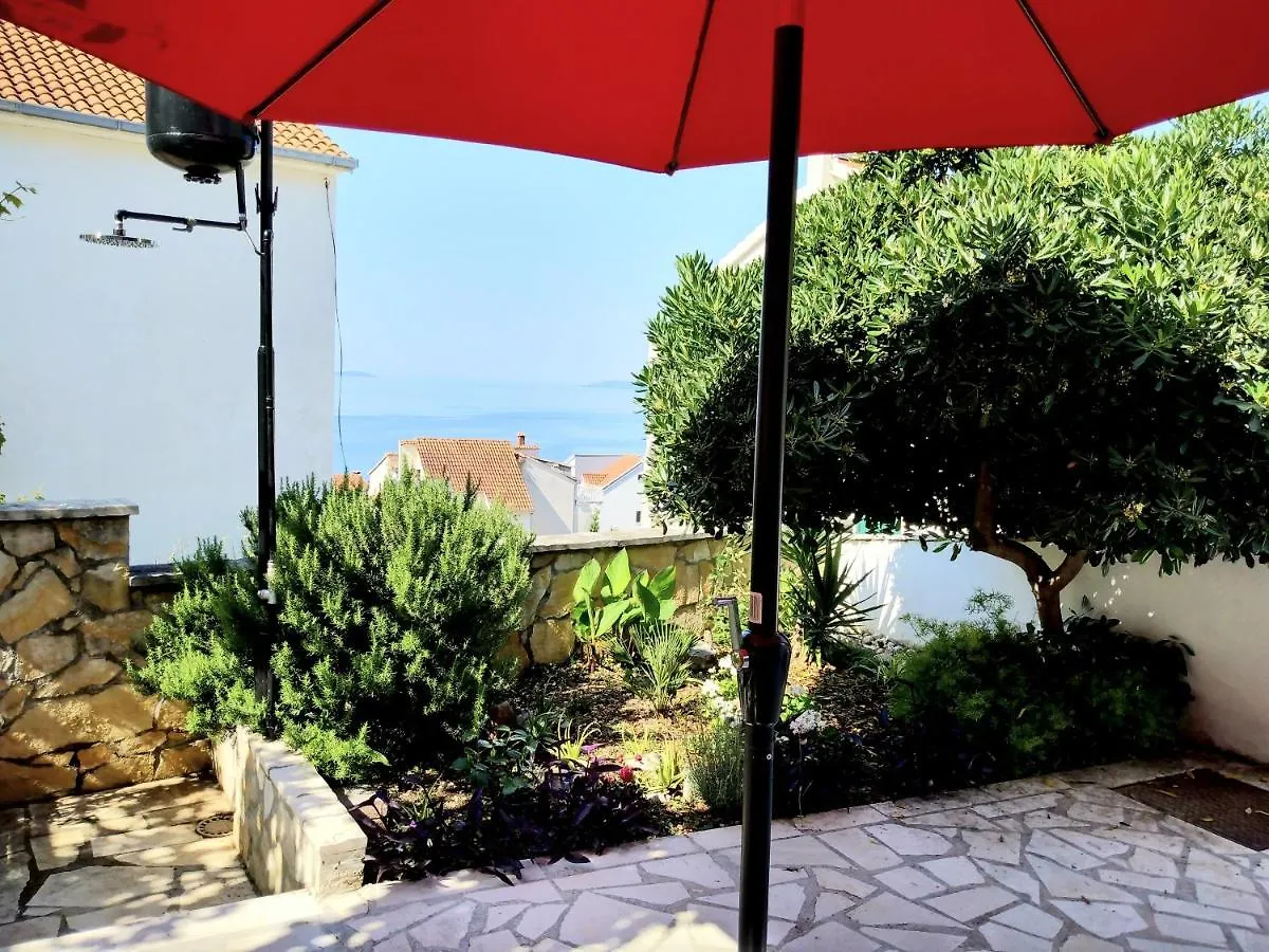 Villa Grande Vista - Lovely Apartment With Spacious Lush Mediterranean Patio And Sea View Trogir