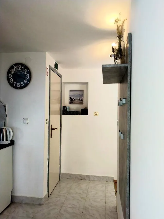 Villa Grande Vista - Lovely Apartment With Spacious Lush Mediterranean Patio And Sea View Trogir