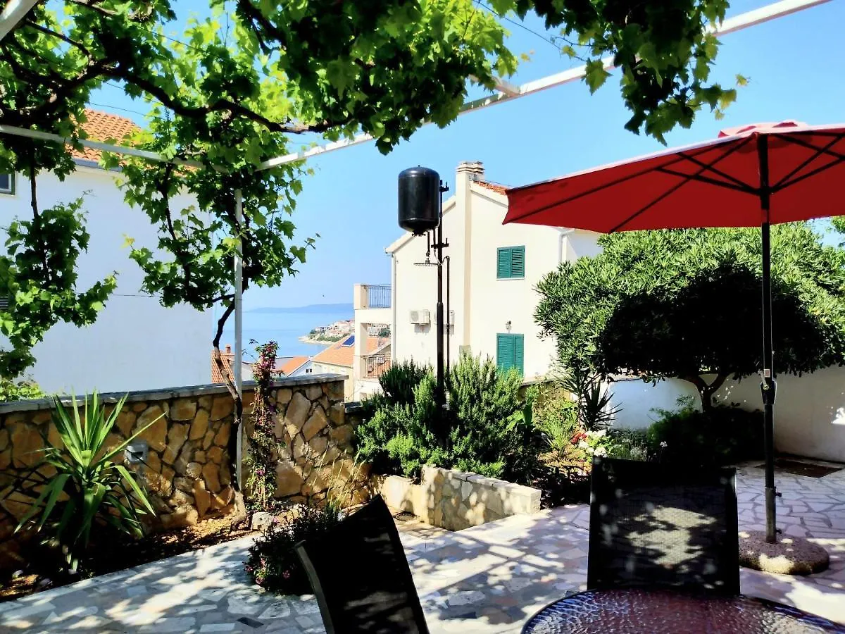 Villa Grande Vista - Lovely Apartment With Spacious Lush Mediterranean Patio And Sea View Trogir