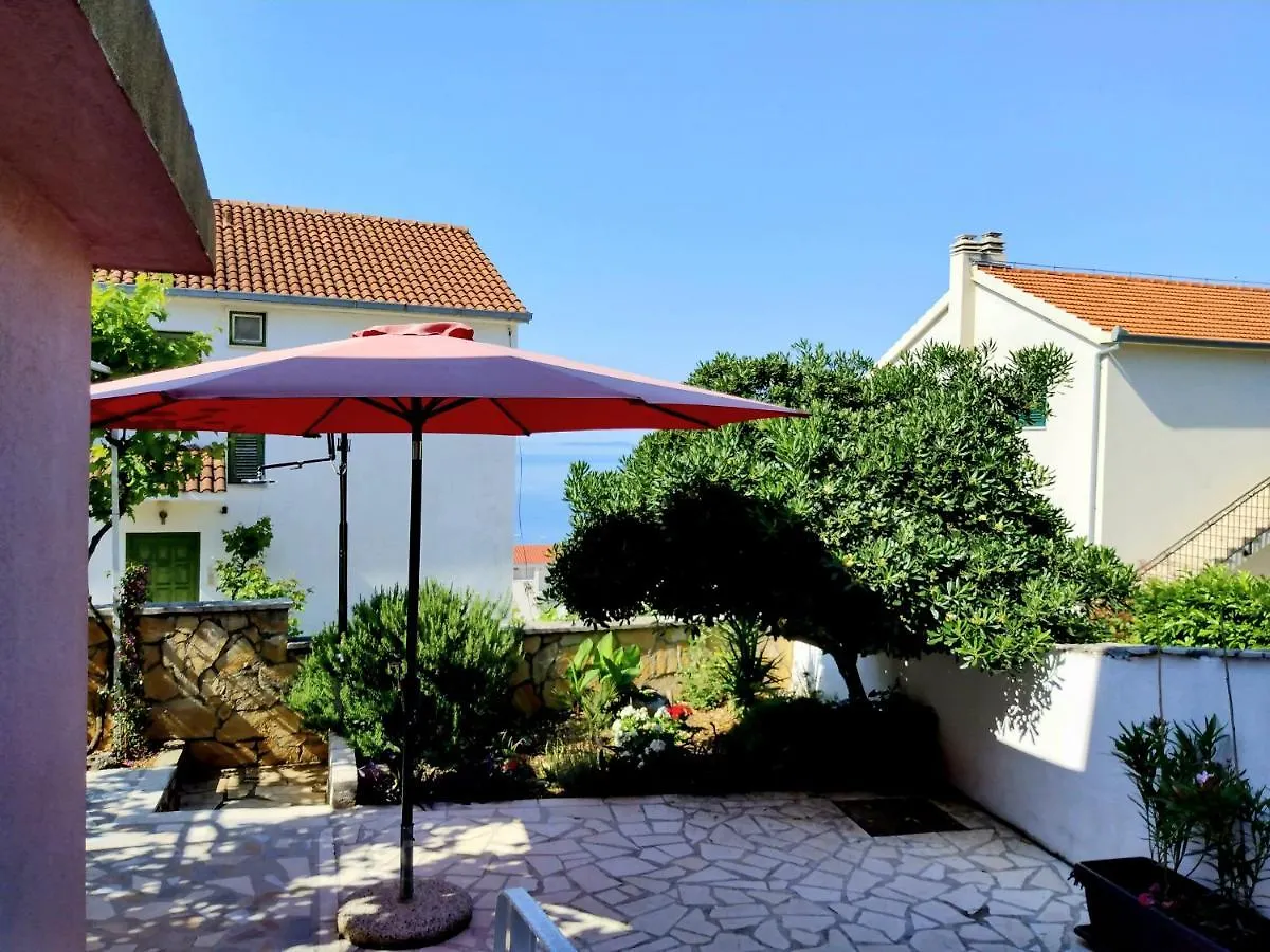 Villa Grande Vista - Lovely Apartment With Spacious Lush Mediterranean Patio And Sea View Trogir
