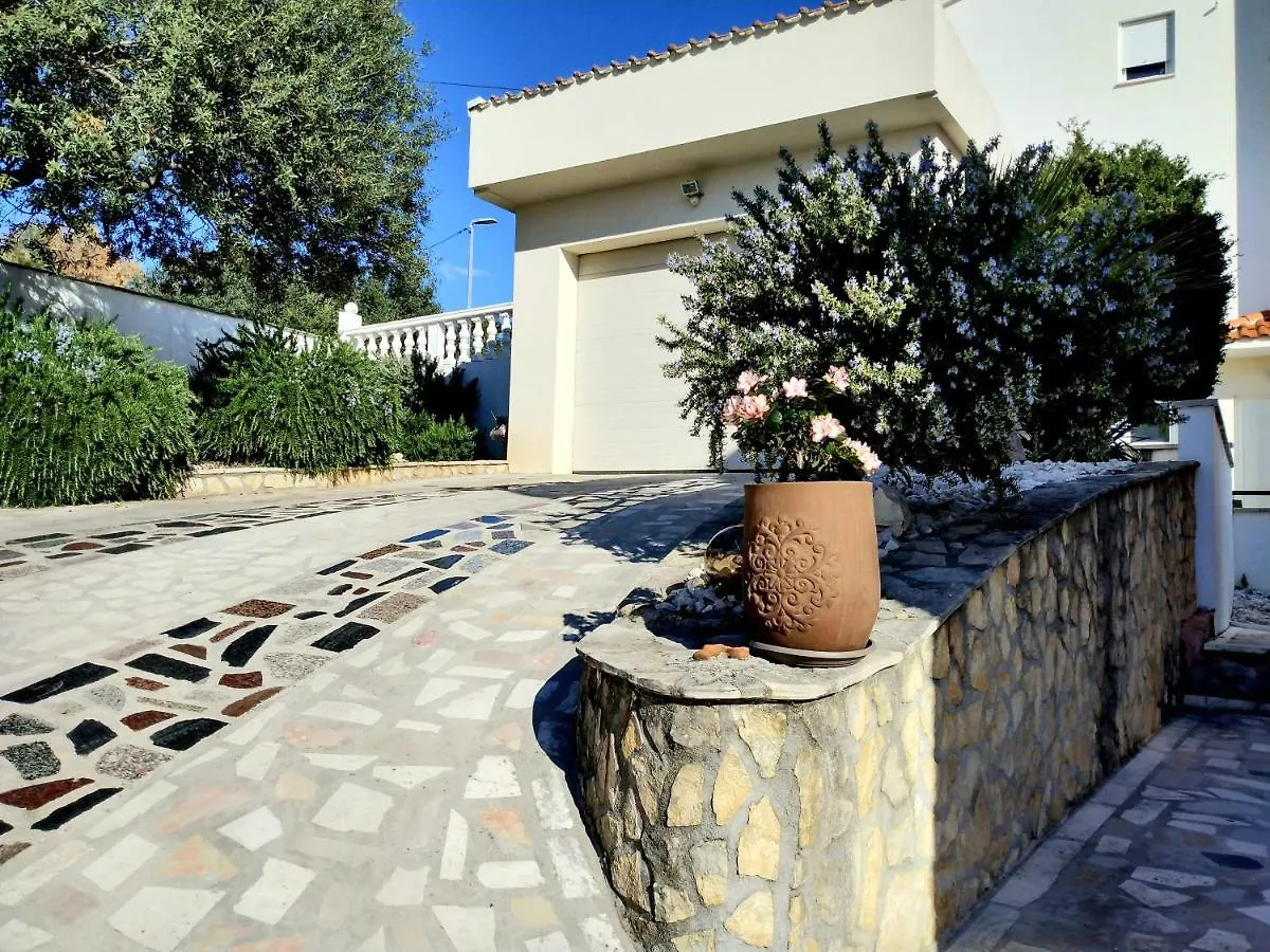 Villa Grande Vista - Lovely Apartment With Spacious Lush Mediterranean Patio And Sea View Trogir