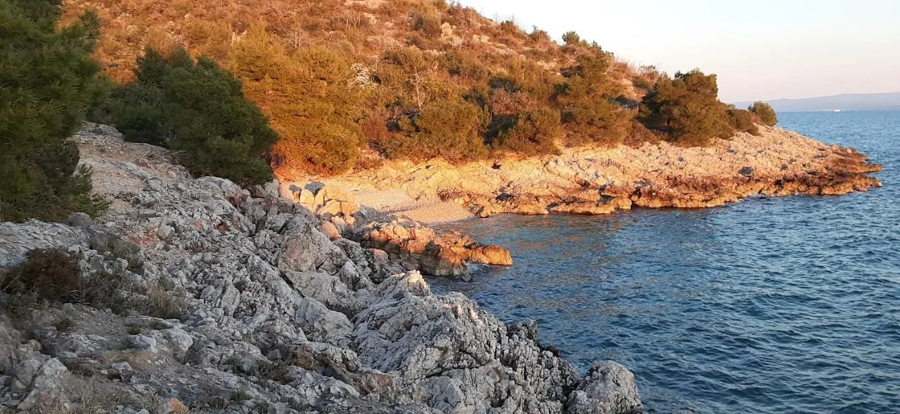 Villa Grande Vista - Lovely Apartment With Spacious Lush Mediterranean Patio And Sea View Trogir Croatia