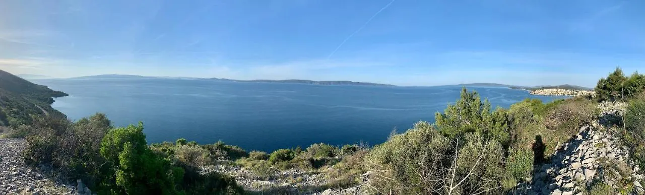 Villa Grande Vista - Lovely Apartment With Spacious Lush Mediterranean Patio And Sea View Trogir Croatia