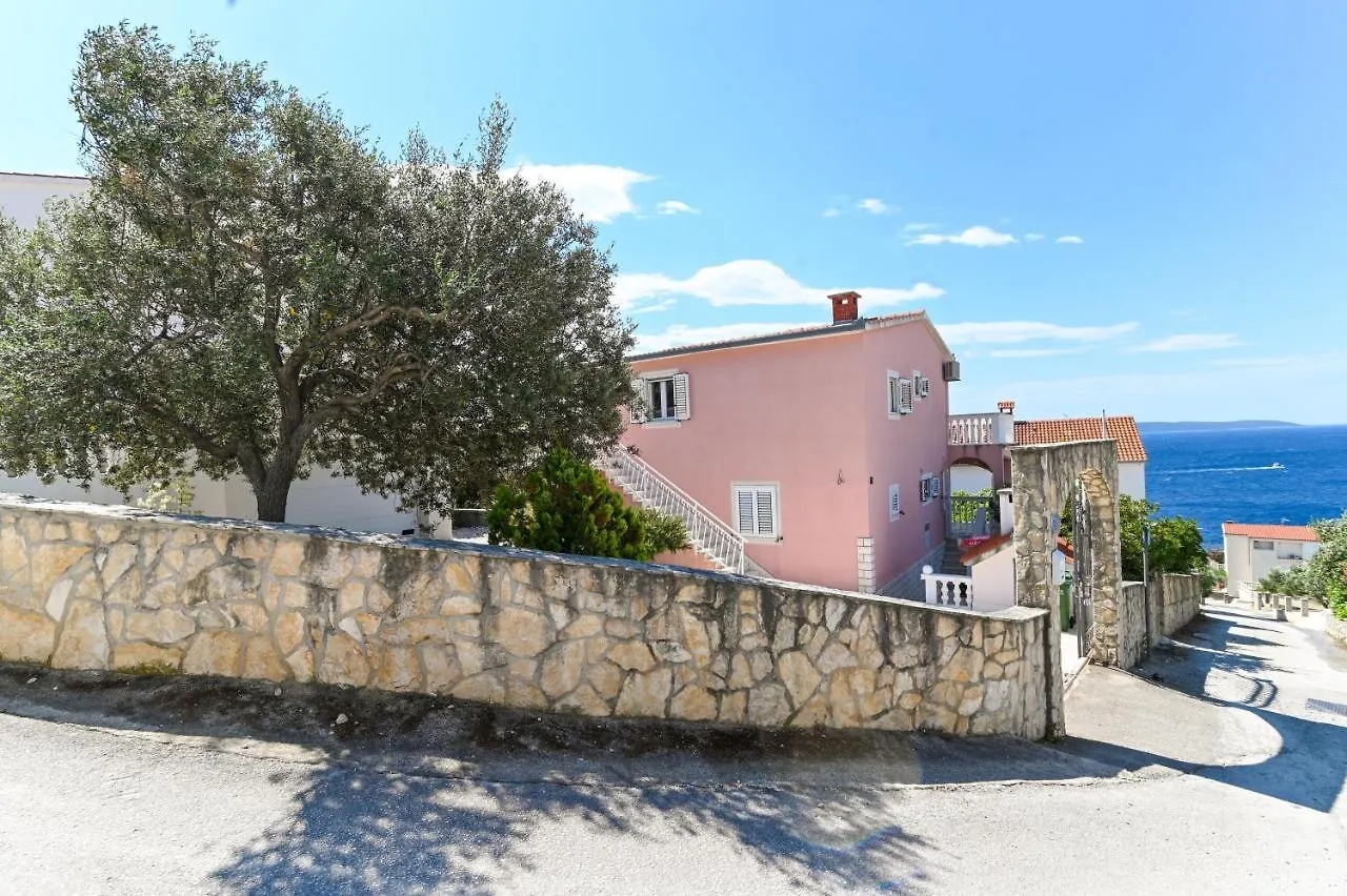 Villa Grande Vista - Lovely Apartment With Spacious Lush Mediterranean Patio And Sea View Trogir